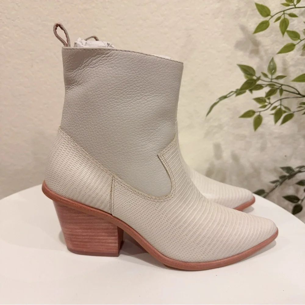 Kaanas Hague Cowboy Leather Bootie in Ivory NWOT Size 6M